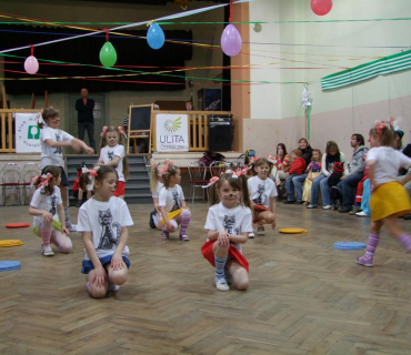 PRUHOVANÝ KARNEVAL 15.4.2012 Sokolovna - foto Jana Ž