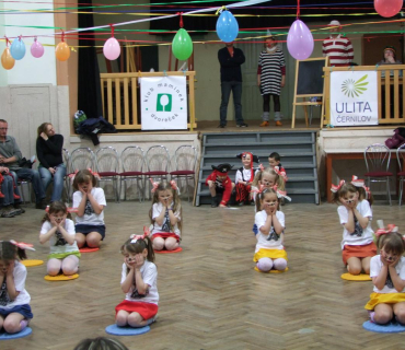 PRUHOVANÝ KARNEVAL 15.4.2012 Sokolovna - foto Jana Ž