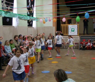 PRUHOVANÝ KARNEVAL 15.4.2012 Sokolovna - foto Jana Ž