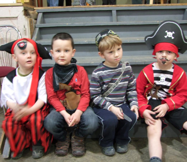 PRUHOVANÝ KARNEVAL 15.4.2012 Sokolovna - foto Jana Ž