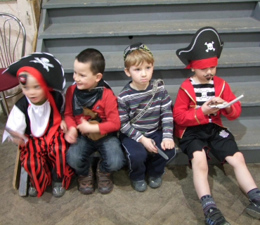 PRUHOVANÝ KARNEVAL 15.4.2012 Sokolovna - foto Jana Ž