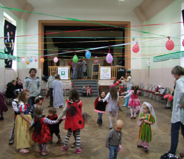 PRUHOVANÝ KARNEVAL 15.4.2012 Sokolovna - foto Jana Ž