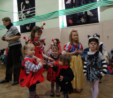 PRUHOVANÝ KARNEVAL 15.4.2012 Sokolovna - foto Jana Ž