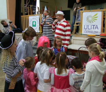 PRUHOVANÝ KARNEVAL 15.4.2012 Sokolovna - foto Jana Ž