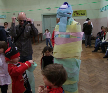 PRUHOVANÝ KARNEVAL 15.4.2012 Sokolovna - foto Jana Ž