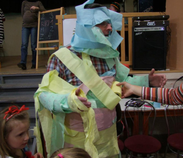 PRUHOVANÝ KARNEVAL 15.4.2012 Sokolovna - foto Jana Ž