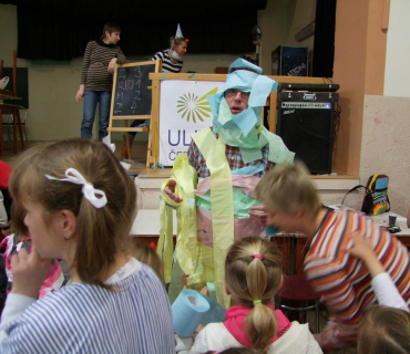 PRUHOVANÝ KARNEVAL 15.4.2012 Sokolovna - foto Jana Ž