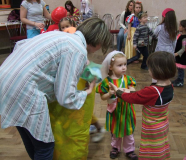 PRUHOVANÝ KARNEVAL 15.4.2012 Sokolovna - foto Jana Ž