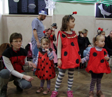 PRUHOVANÝ KARNEVAL 15.4.2012 Sokolovna - foto Jana Ž