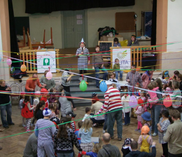 PRUHOVANÝ KARNEVAL 15.4.2012 Sokolovna - foto Jana Ž