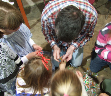 PRUHOVANÝ KARNEVAL 15.4.2012 Sokolovna - foto Jana Ž