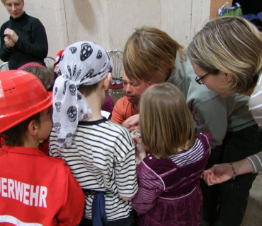 PRUHOVANÝ KARNEVAL 15.4.2012 Sokolovna - foto Jana Ž