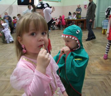 PRUHOVANÝ KARNEVAL 15.4.2012 Sokolovna - foto Jana Ž