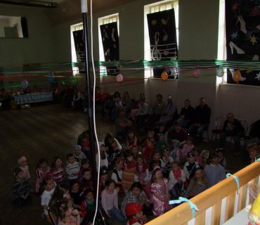 PRUHOVANÝ KARNEVAL 15.4.2012 Sokolovna - foto Jana Ž