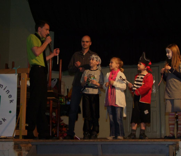 PRUHOVANÝ KARNEVAL 15.4.2012 Sokolovna - foto Jana Ž