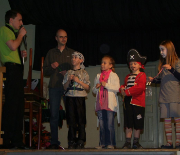 PRUHOVANÝ KARNEVAL 15.4.2012 Sokolovna - foto Jana Ž