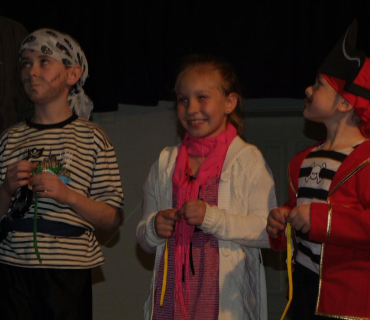 PRUHOVANÝ KARNEVAL 15.4.2012 Sokolovna - foto Jana Ž