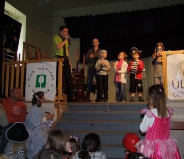 PRUHOVANÝ KARNEVAL 15.4.2012 Sokolovna - foto Jana Ž