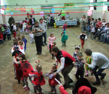 PRUHOVANÝ KARNEVAL 15.4.2012 Sokolovna - foto Jana Ž