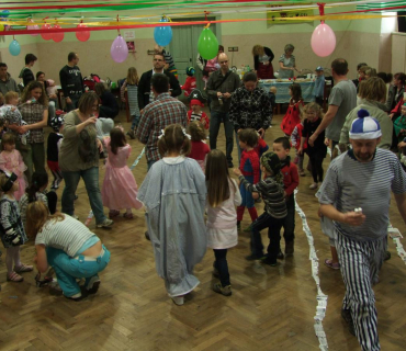 PRUHOVANÝ KARNEVAL 15.4.2012 Sokolovna - foto Jana Ž