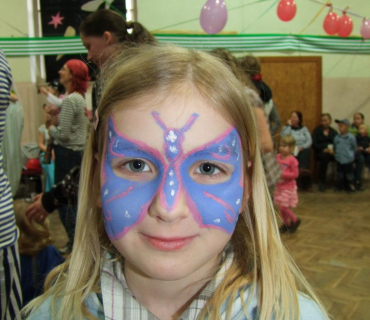 PRUHOVANÝ KARNEVAL 15.4.2012 Sokolovna - foto Jana Ž