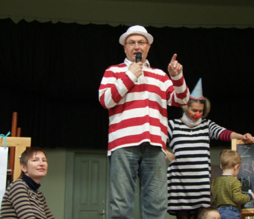 PRUHOVANÝ KARNEVAL 15.4.2012 Sokolovna - foto Jana Ž