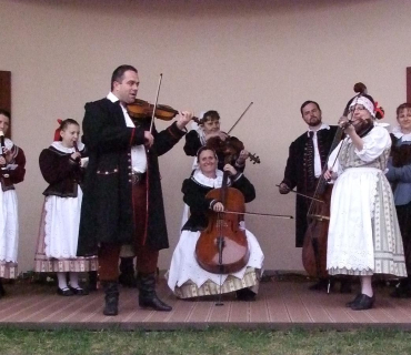 VELIKONOČNÍ JARMARK KSD 30.3. 2012 - foto Jana Žárská