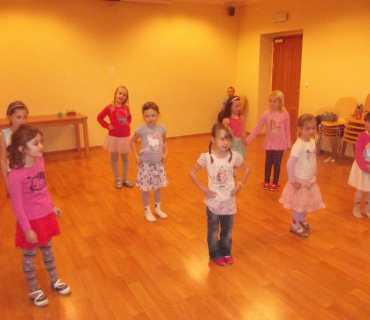22.12.2011 taneční kroužek - mažoretky