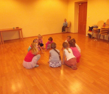 22.12.2011 taneční kroužek - mažoretky