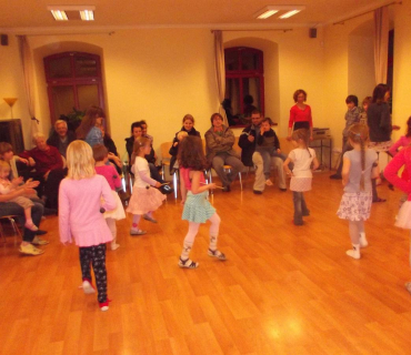 22.12.2011 taneční kroužek - mažoretky