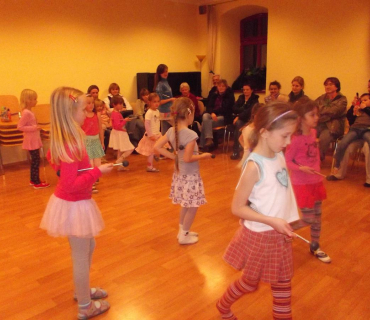 22.12.2011 taneční kroužek - mažoretky