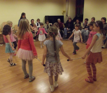 22.12.2011 taneční kroužek - mažoretky