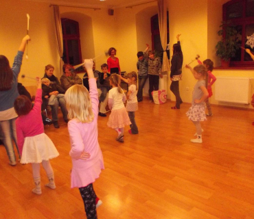 22.12.2011 taneční kroužek - mažoretky