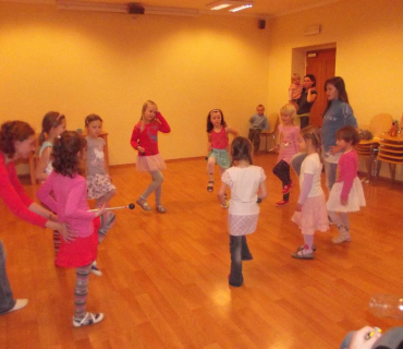 22.12.2011 taneční kroužek - mažoretky