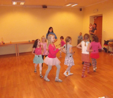 22.12.2011 taneční kroužek - mažoretky