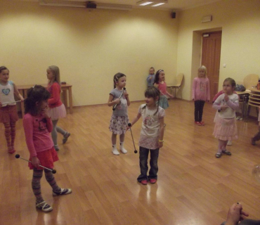 22.12.2011 taneční kroužek - mažoretky