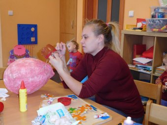 Dvoreček 7.2.2017 - Malujeme hrnečky